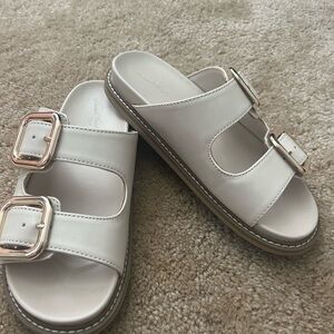 Universal Thread Sandals